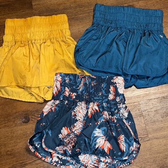 Free People Movement The Way Home Blue Floral High Waist Smocked Shorts Size XS - Picture 7 of 9